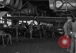 Standbild Aircraft Assembly Factory Frankreich, 1918, aus Sekunde 40 historischem Filmmaterial Videoclip 65675043237