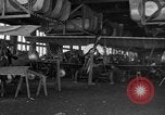 Standbild Aircraft Assembly Factory Frankreich, 1918, aus Sekunde 45 historischem Filmmaterial Videoclip 65675043237