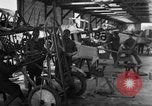 Standbild Aircraft Assembly Factory Frankreich, 1918, aus Sekunde 47 historischem Filmmaterial Videoclip 65675043237