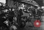 Standbild Aircraft Assembly Factory Frankreich, 1918, aus Sekunde 48 historischem Filmmaterial Videoclip 65675043237