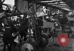 Standbild Aircraft Assembly Factory Frankreich, 1918, aus Sekunde 51 historischem Filmmaterial Videoclip 65675043237