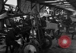 Standbild Aircraft Assembly Factory Frankreich, 1918, aus Sekunde 52 historischem Filmmaterial Videoclip 65675043237