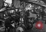 Standbild Aircraft Assembly Factory Frankreich, 1918, aus Sekunde 53 historischem Filmmaterial Videoclip 65675043237
