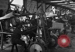 Standbild Aircraft Assembly Factory Frankreich, 1918, aus Sekunde 55 historischem Filmmaterial Videoclip 65675043237