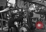 Standbild Aircraft Assembly Factory Frankreich, 1918, aus Sekunde 56 historischem Filmmaterial Videoclip 65675043237