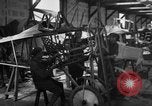 Standbild Aircraft Assembly Factory Frankreich, 1918, aus Sekunde 62 historischem Filmmaterial Videoclip 65675043237