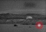 Standbild Austausch von Piloten in der Luft Lancaster California USA, 1938, aus Sekunde 22 historischem Filmmaterial Videoclip 65675043243