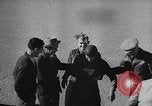 Standbild Austausch von Piloten in der Luft Lancaster California USA, 1938, aus Sekunde 25 historischem Filmmaterial Videoclip 65675043243