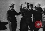 Standbild Austausch von Piloten in der Luft Lancaster California USA, 1938, aus Sekunde 28 historischem Filmmaterial Videoclip 65675043243