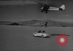 Standbild Austausch von Piloten in der Luft Lancaster California USA, 1938, aus Sekunde 30 historischem Filmmaterial Videoclip 65675043243