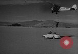 Standbild Austausch von Piloten in der Luft Lancaster California USA, 1938, aus Sekunde 31 historischem Filmmaterial Videoclip 65675043243