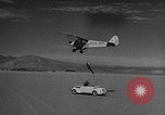 Standbild Austausch von Piloten in der Luft Lancaster California USA, 1938, aus Sekunde 34 historischem Filmmaterial Videoclip 65675043243