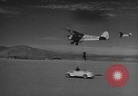 Standbild Austausch von Piloten in der Luft Lancaster California USA, 1938, aus Sekunde 36 historischem Filmmaterial Videoclip 65675043243
