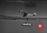 Standbild Austausch von Piloten in der Luft Lancaster California USA, 1938, aus Sekunde 40 historischem Filmmaterial Videoclip 65675043243