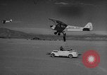 Standbild Austausch von Piloten in der Luft Lancaster California USA, 1938, aus Sekunde 45 historischem Filmmaterial Videoclip 65675043243