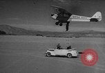 Standbild Austausch von Piloten in der Luft Lancaster California USA, 1938, aus Sekunde 48 historischem Filmmaterial Videoclip 65675043243