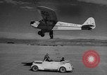 Standbild Austausch von Piloten in der Luft Lancaster California USA, 1938, aus Sekunde 51 historischem Filmmaterial Videoclip 65675043243
