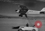 Standbild Austausch von Piloten in der Luft Lancaster California USA, 1938, aus Sekunde 53 historischem Filmmaterial Videoclip 65675043243
