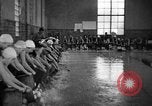 Standbild Apple bobbing Seattle Washington USA, 1938, aus Sekunde 6 historischem Filmmaterial Videoclip 65675043245