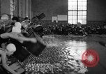 Standbild Apple bobbing Seattle Washington USA, 1938, aus Sekunde 8 historischem Filmmaterial Videoclip 65675043245
