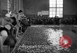 Standbild Apple bobbing Seattle Washington USA, 1938, aus Sekunde 10 historischem Filmmaterial Videoclip 65675043245
