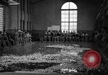 Standbild Apple bobbing Seattle Washington USA, 1938, aus Sekunde 13 historischem Filmmaterial Videoclip 65675043245