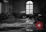Standbild Apple bobbing Seattle Washington USA, 1938, aus Sekunde 16 historischem Filmmaterial Videoclip 65675043245
