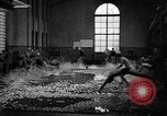Standbild Apple bobbing Seattle Washington USA, 1938, aus Sekunde 17 historischem Filmmaterial Videoclip 65675043245