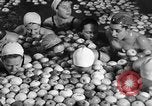 Standbild Apple bobbing Seattle Washington USA, 1938, aus Sekunde 25 historischem Filmmaterial Videoclip 65675043245