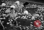 Standbild Apple bobbing Seattle Washington USA, 1938, aus Sekunde 28 historischem Filmmaterial Videoclip 65675043245