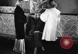 Standbild winter Bekleidung Fashion Show New York United States USA, 1938, aus Sekunde 24 historischem Filmmaterial Videoclip 65675043246