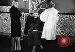 Standbild winter Bekleidung Fashion Show New York United States USA, 1938, aus Sekunde 25 historischem Filmmaterial Videoclip 65675043246