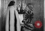 Standbild winter Bekleidung Fashion Show New York United States USA, 1938, aus Sekunde 37 historischem Filmmaterial Videoclip 65675043246