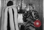 Standbild winter Bekleidung Fashion Show New York United States USA, 1938, aus Sekunde 38 historischem Filmmaterial Videoclip 65675043246