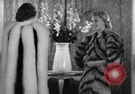 Standbild winter Bekleidung Fashion Show New York United States USA, 1938, aus Sekunde 39 historischem Filmmaterial Videoclip 65675043246