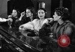 Standbild winter Bekleidung Fashion Show New York United States USA, 1938, aus Sekunde 46 historischem Filmmaterial Videoclip 65675043246
