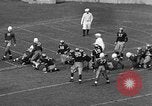 Standbild Fußballspiel New Haven Connecticut USA, 1938, aus Sekunde 25 historischem Filmmaterial Videoclip 65675043247