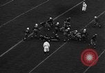 Standbild Fußballspiel New Haven Connecticut USA, 1938, aus Sekunde 30 historischem Filmmaterial Videoclip 65675043247
