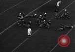 Standbild Fußballspiel New Haven Connecticut USA, 1938, aus Sekunde 31 historischem Filmmaterial Videoclip 65675043247
