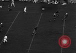 Standbild Fußballspiel New Haven Connecticut USA, 1938, aus Sekunde 34 historischem Filmmaterial Videoclip 65675043247