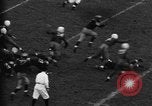 Standbild Fußballspiel New Haven Connecticut USA, 1938, aus Sekunde 45 historischem Filmmaterial Videoclip 65675043247