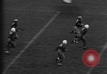 Standbild Fußballspiel New Haven Connecticut USA, 1938, aus Sekunde 48 historischem Filmmaterial Videoclip 65675043247