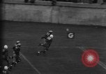 Standbild Fußballspiel New Haven Connecticut USA, 1938, aus Sekunde 59 historischem Filmmaterial Videoclip 65675043247