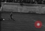 Standbild Fußballspiel New Haven Connecticut USA, 1938, aus Sekunde 60 historischem Filmmaterial Videoclip 65675043247