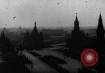 Standbild May Day Parade Moskau Russland Sowjetunion, 1953, aus Sekunde 5 historischem Filmmaterial Videoclip 65675043253