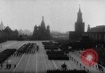 Standbild May Day Parade Moskau Russland Sowjetunion, 1953, aus Sekunde 25 historischem Filmmaterial Videoclip 65675043253