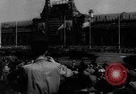 Standbild May Day Parade Moskau Russland Sowjetunion, 1953, aus Sekunde 44 historischem Filmmaterial Videoclip 65675043253