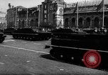 Standbild May Day Parade Moskau Russland Sowjetunion, 1953, aus Sekunde 47 historischem Filmmaterial Videoclip 65675043253