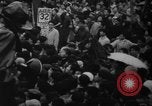 Standbild Unruhen in Tokio über den Vertrag von San Francisco Tokio Japan, 1952, aus Sekunde 18 historischem Filmmaterial Videoclip 65675043254