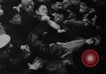 Standbild Unruhen in Tokio über den Vertrag von San Francisco Tokio Japan, 1952, aus Sekunde 35 historischem Filmmaterial Videoclip 65675043254